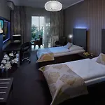 Hotel Centrum With Free Parking 4*