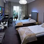 Centrum With Free Parking 4*