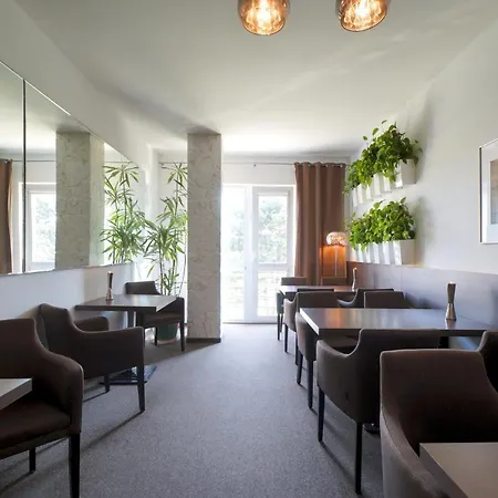 Centrum With Free Parking Отель 4*