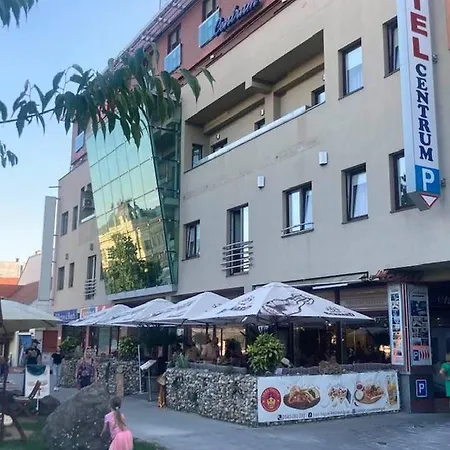 Hotel Centrum With Free Parking Neutra