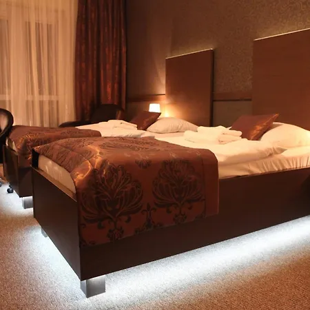 Отель Centrum With Free Parking 4*