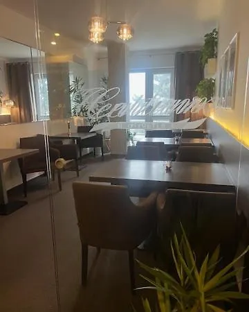 Centrum With Free Parking Отель 4*