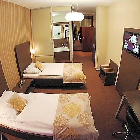 Szálloda Centrum With Free Parking 4*