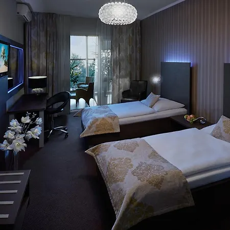 Отель Centrum With Free Parking 4*