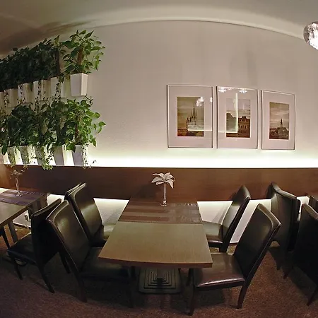Centrum With Free Parking Отель 4*