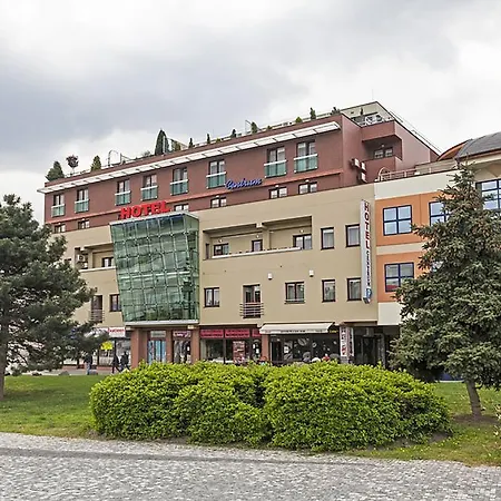 Отель Centrum With Free Parking Нитра