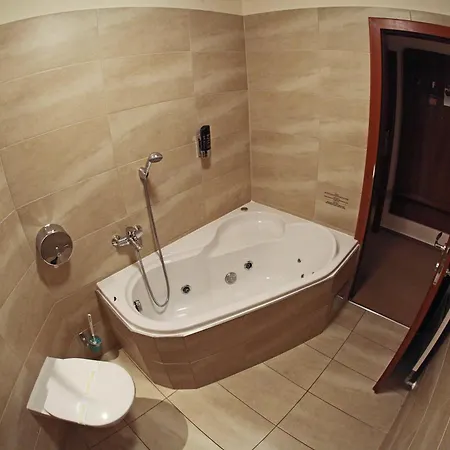 Centrum With Free Parking מלון ניטרה