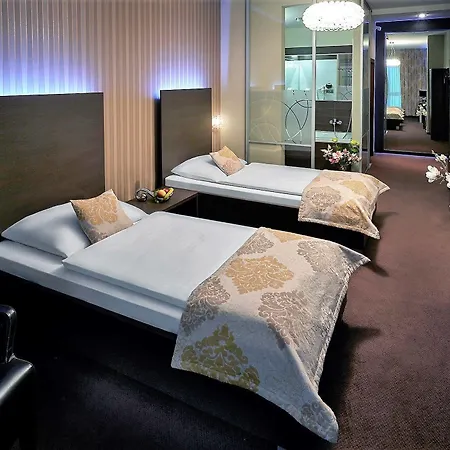 Centrum With Free Parking מלון 4*