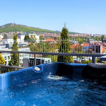 Centrum With Free Parking Отель 4*